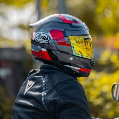 Arai Quantic Abstract Red Kapalı Kask