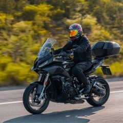 Arai Quantic Abstract Red Kapalı Kask